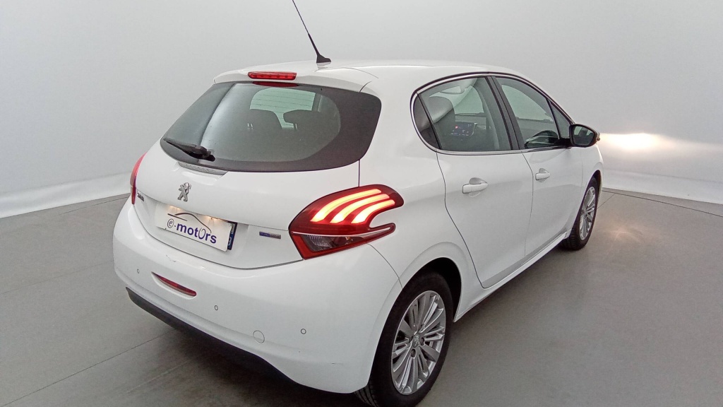 PEUGEOT 208 Allure 1.2 PURETECH 110 ALLURE - ref: 5-1372186 - Photo 10