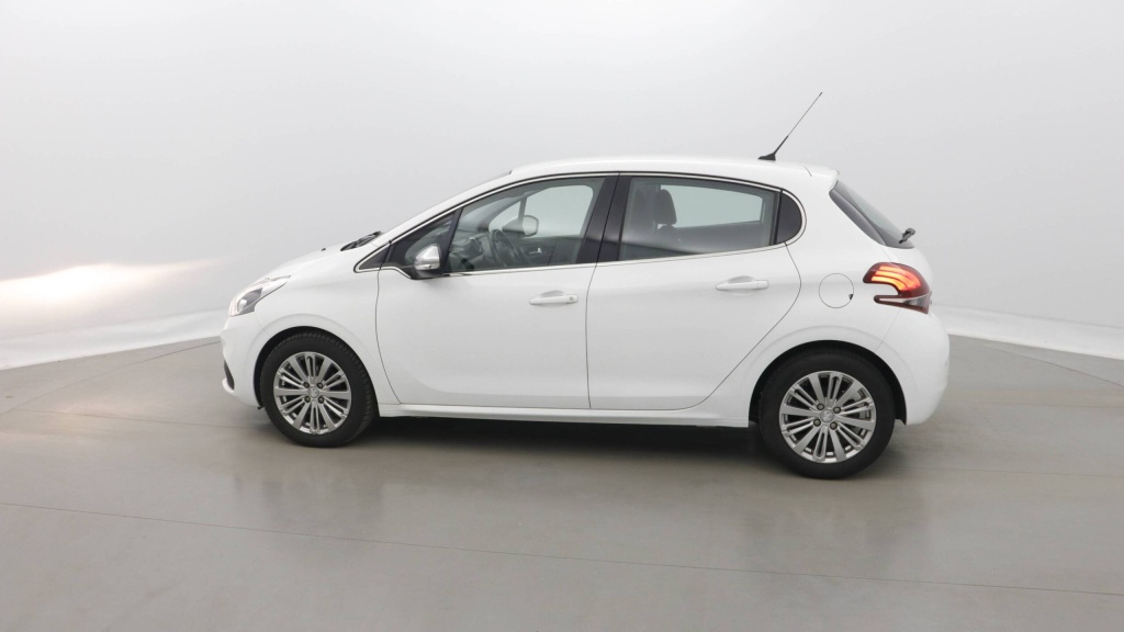 PEUGEOT 208 Allure 1.2 PURETECH 110 ALLURE - ref: 5-1372186 - Photo 3