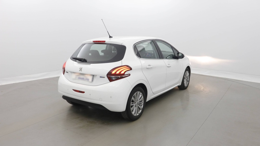 PEUGEOT 208 Allure 1.2 PURETECH 110 ALLURE - ref: 5-1372186 - Photo 6