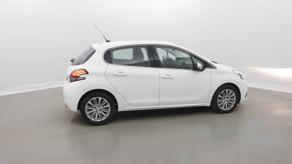 PEUGEOT 208 Allure 1.2 PURETECH 110 ALLURE - ref: 5-1372186 - Photo 7