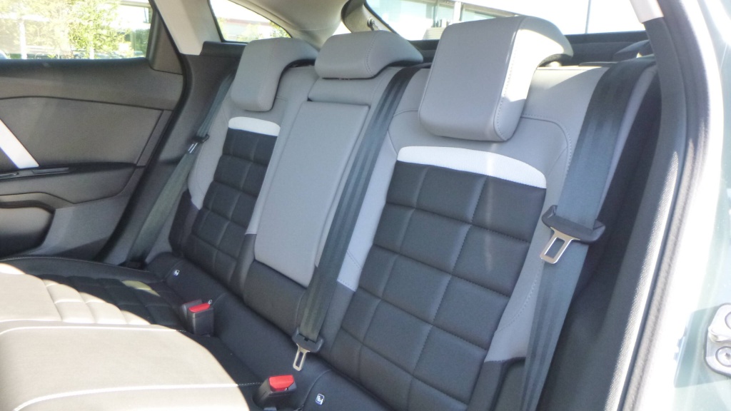 CITROEN C4 Max HYBRIDE 145 E-DCS6 MAX +PACK TECHNO  - ref: 5-1373234 - Photo 17