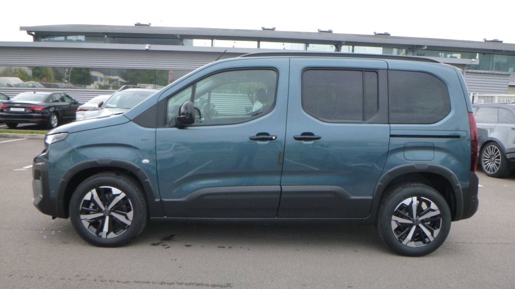 PEUGEOT Rifter GT M BLUEHDI 130 EAT8 GT 5PL +GPS +ACCES MAINS LIBRES - ref: 5-1373323 - Photo 8