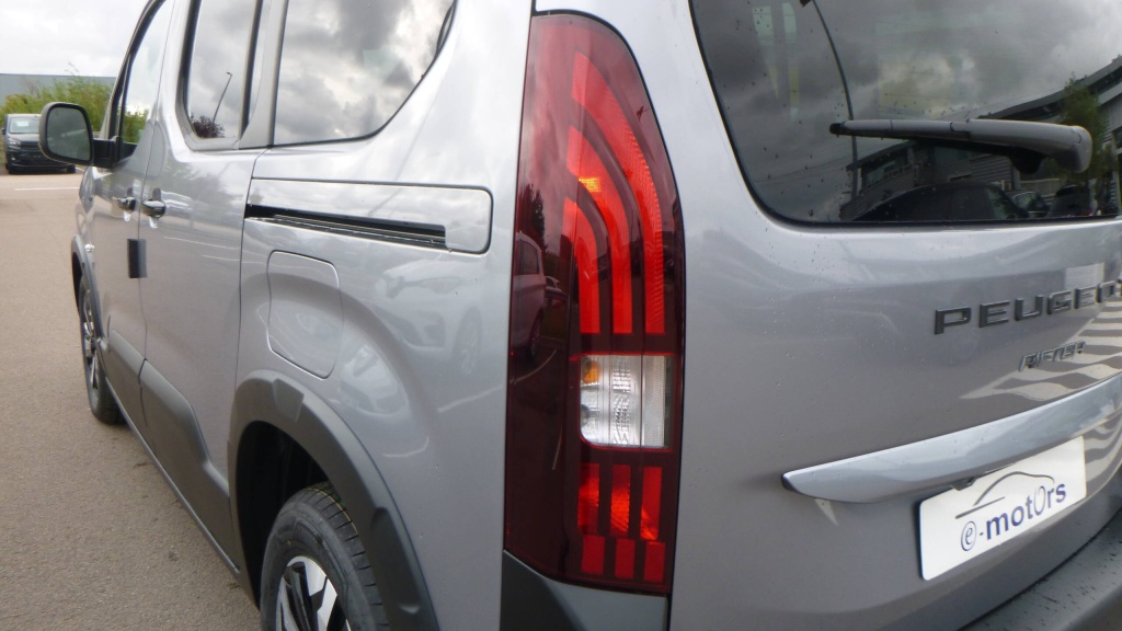 PEUGEOT Rifter GT M BLUEHDI 130 EAT8 GT 5PL +GPS +ACCES MAINS LIBRES - ref: 5-1373329 - Photo 10