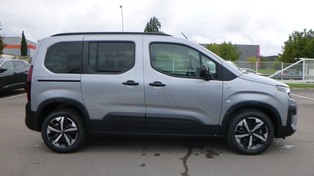 PEUGEOT Rifter GT M BLUEHDI 130 EAT8 GT 5PL +GPS +ACCES MAINS LIBRES - ref: 5-1373329 - Photo 4