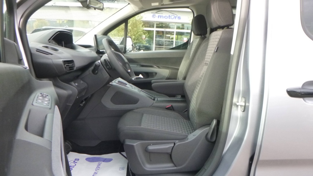 PEUGEOT Rifter GT XL BLUEHDI 130 EAT8 GT 7PL +GPS +ACCES MAINS LIBRES - ref: 5-1373644 - Photo 16