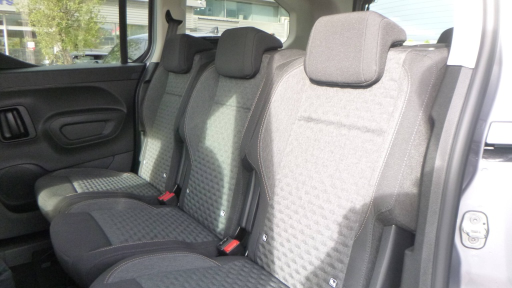 PEUGEOT Rifter GT XL BLUEHDI 130 EAT8 GT 7PL +GPS +ACCES MAINS LIBRES - ref: 5-1373644 - Photo 17