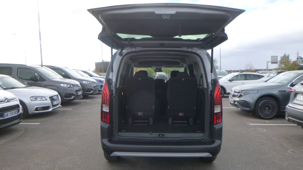 PEUGEOT Rifter GT XL BLUEHDI 130 EAT8 GT 7PL +GPS +ACCES MAINS LIBRES - ref: 5-1373644 - Photo 18