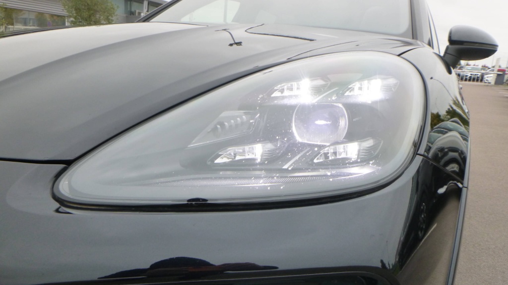 PORSCHE Cayenne Cayenne E-Hybrid 3.0 V6 462 ch Tiptronic BVA + 33.000€ d'options E-HYBRID 3.0 V6 462 CH TIPTRONIC BVA + 33.000€ D'OPTIONS - ref: 5-1376502 - Photo 9