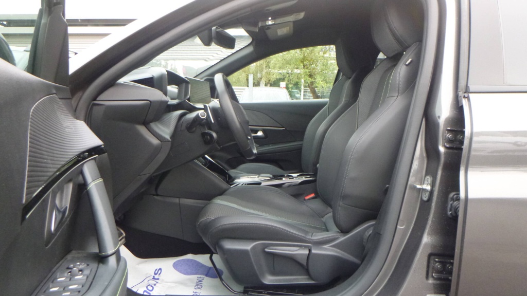 PEUGEOT 208 GT PURETECH 100 S&S EAT8 - GT - ref: 5-1379437 - Photo 16