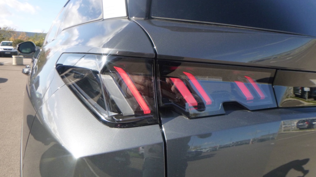 PEUGEOT 5008 Allure HYBRID 145 E-DCS6 ALLURE +PACK PANORAMIC NAVIGATION - ref: 5-1387546 - Photo 10