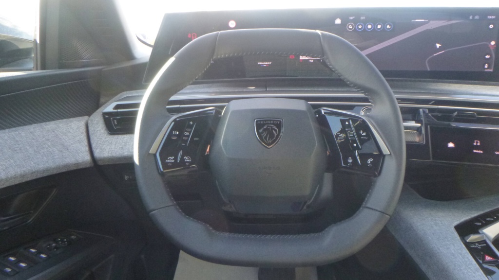 PEUGEOT 5008 Allure HYBRID 145 E-DCS6 ALLURE +PACK PANORAMIC NAVIGATION - ref: 5-1387546 - Photo 14