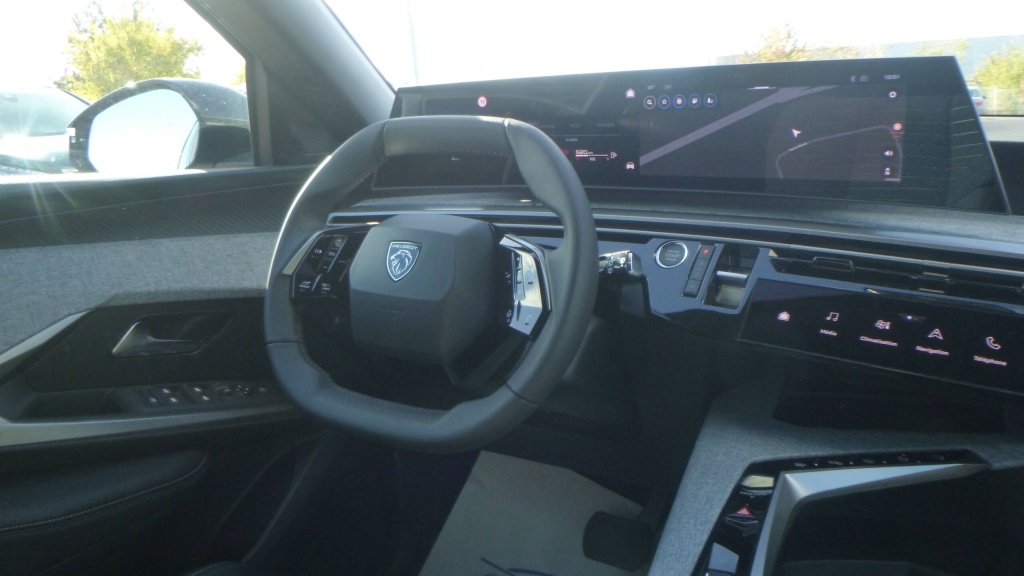 PEUGEOT 5008 Allure HYBRID 145 E-DCS6 ALLURE +PACK PANORAMIC NAVIGATION - ref: 5-1387546 - Photo 15