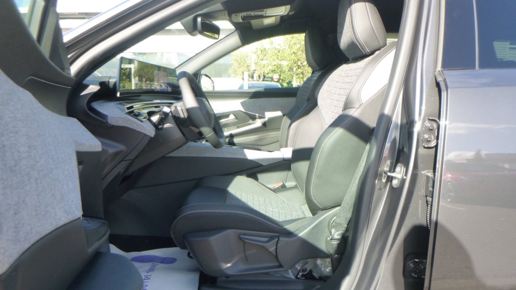 PEUGEOT 5008 Allure HYBRID 145 E-DCS6 ALLURE +PACK PANORAMIC NAVIGATION - ref: 5-1387546 - Photo 16