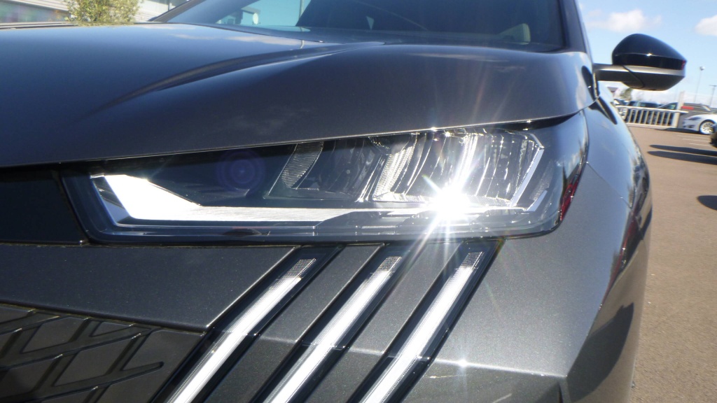 PEUGEOT 5008 Allure HYBRID 145 E-DCS6 ALLURE +PACK PANORAMIC NAVIGATION - ref: 5-1387546 - Photo 9