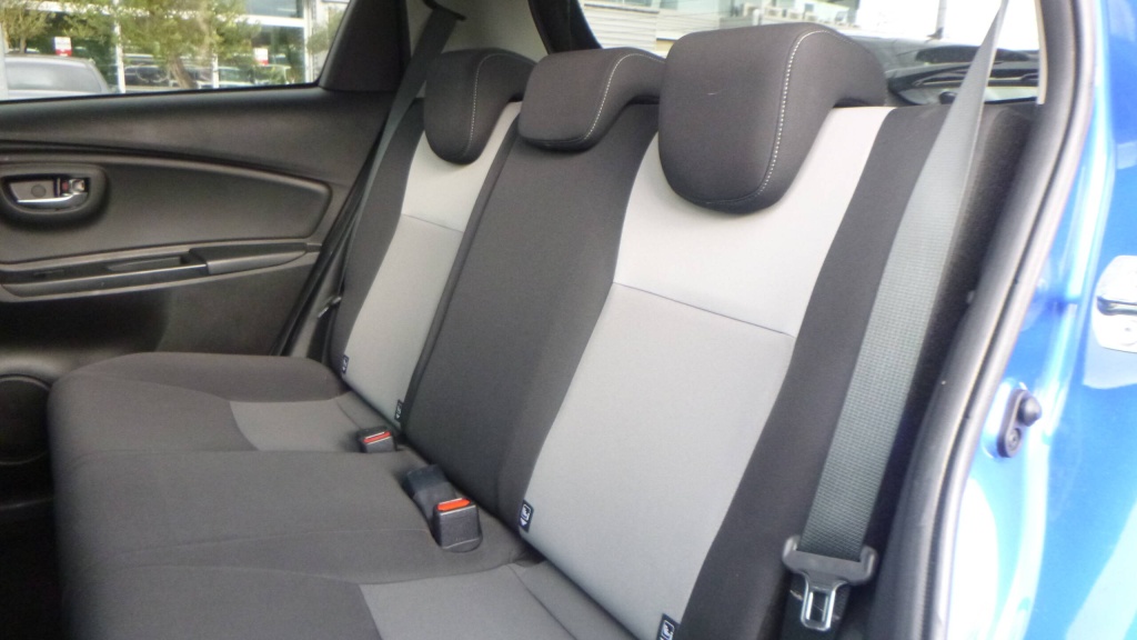 TOYOTA Yaris Design YARIS 110 VVT-I CVT - DESIGN - ref: 5-1390311 - Photo 17