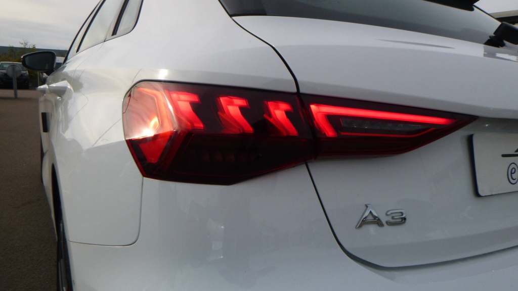 AUDI A3 Sportback Design 35 TFSI MILD HYBRID 150 S TRONIC 7 - DESIGN - ref: 5-1392603 - Photo 10