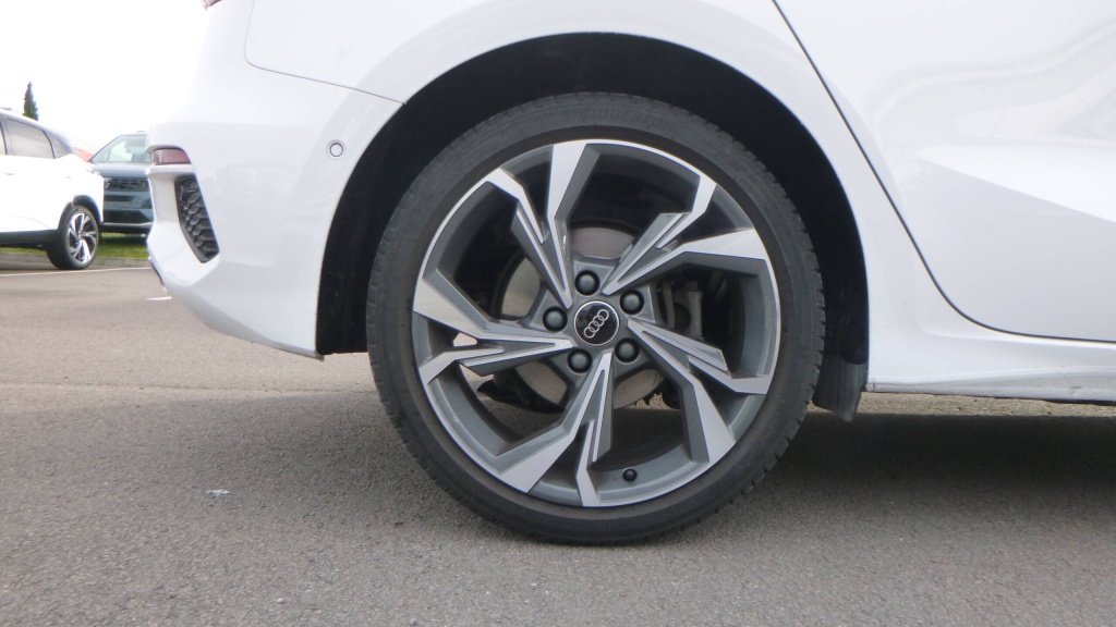 AUDI A3 Sportback Design 35 TFSI MILD HYBRID 150 S TRONIC 7 - DESIGN - ref: 5-1392603 - Photo 11