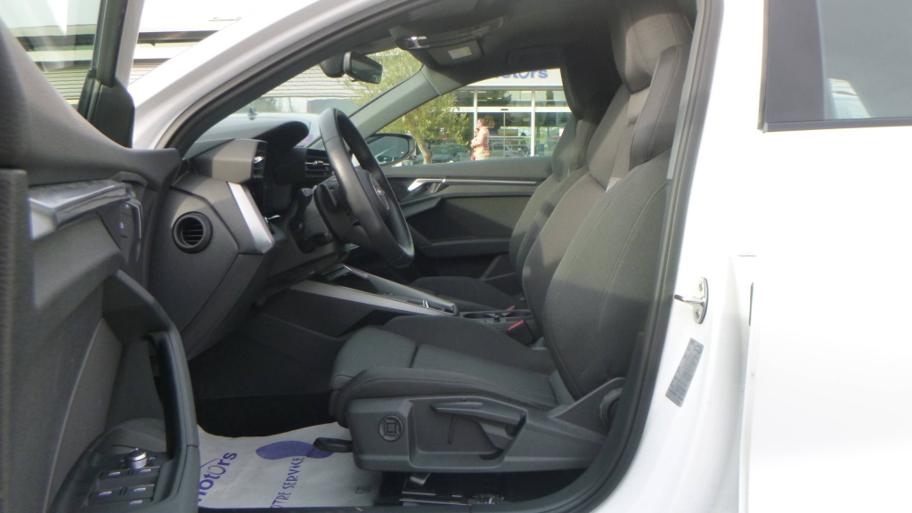 AUDI A3 Sportback Design 35 TFSI MILD HYBRID 150 S TRONIC 7 - DESIGN - ref: 5-1392603 - Photo 16