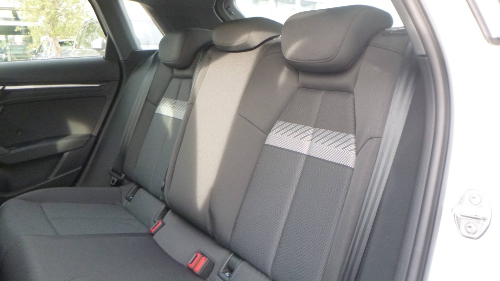 AUDI A3 Sportback Design 35 TFSI MILD HYBRID 150 S TRONIC 7 - DESIGN - ref: 5-1392603 - Photo 17