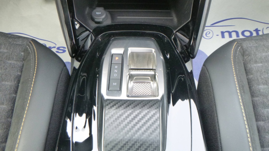 PEUGEOT 2008 Roadtrip PURETECH 130 S&S EAT8 - ROADTRIP - ref: 5-1394287 - Photo 19