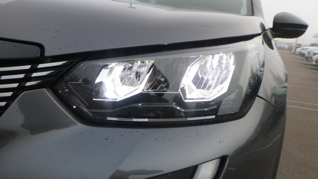 PEUGEOT 2008 Roadtrip PURETECH 130 S&S EAT8 - ROADTRIP - ref: 5-1394287 - Photo 9