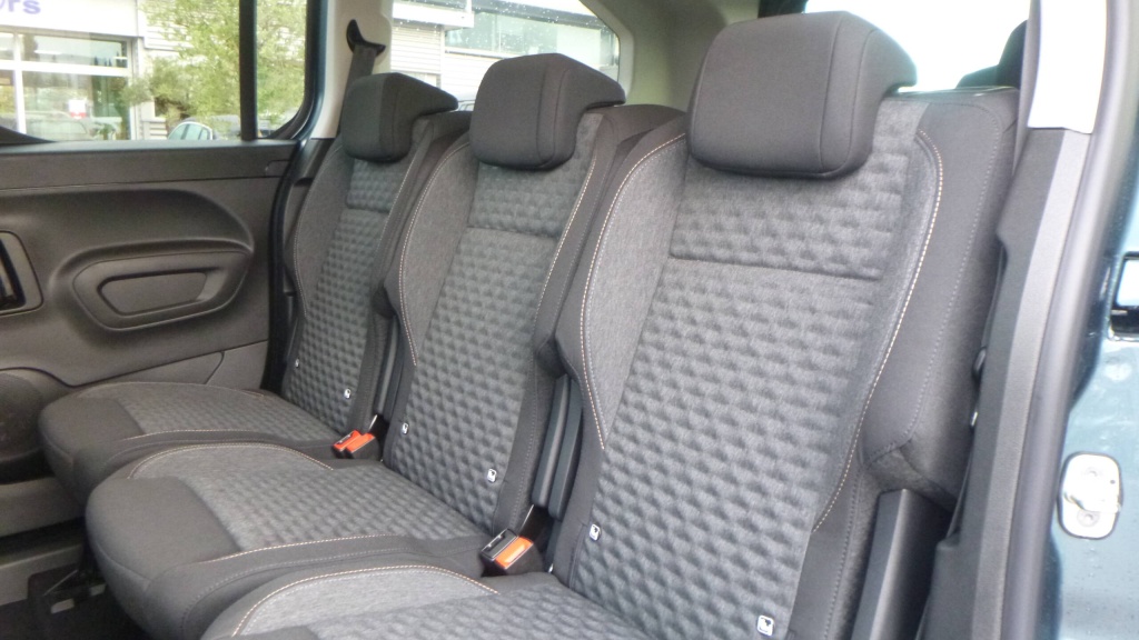 PEUGEOT Rifter GT XL BLUEHDI 130 EAT8 GT 7PL +GPS +ACCES MAINS LIBRES - ref: 5-1396137 - Photo 17