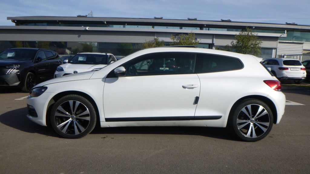 VOLKSWAGEN Scirocco Sportline 2.0 TDI 140CV - SPORTLINE +TOIT - ref: 5-1424634 - Photo 8