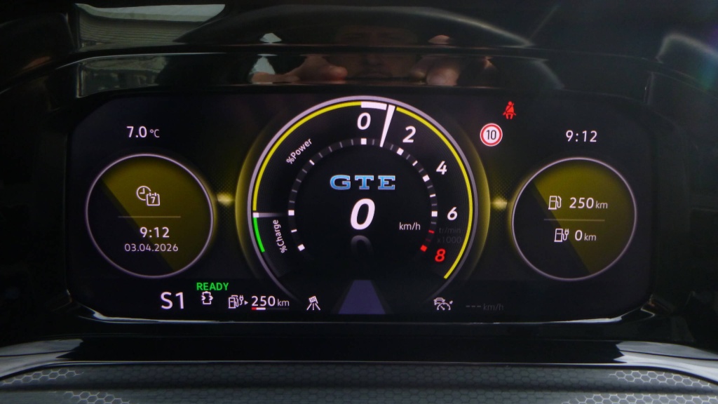 VOLKSWAGEN Golf GTE 1.4 HYBRID RECHARGEABLE OPF 245 DSG6 - GTE - ref: 5-1425668 - Photo 12