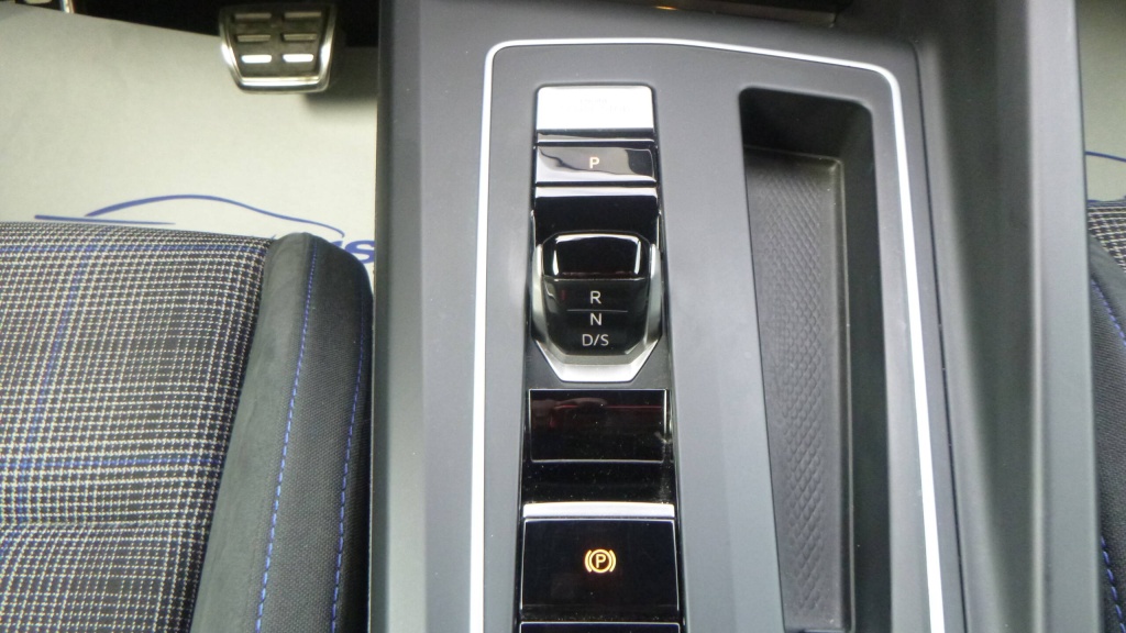 VOLKSWAGEN Golf GTE 1.4 HYBRID RECHARGEABLE OPF 245 DSG6 - GTE - ref: 5-1425668 - Photo 18