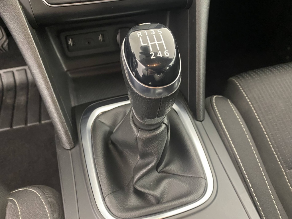 RENAULT Megane Zen Blue dCi 115 - ref: 6-2971x187160 - Photo 17