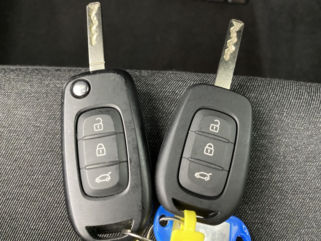 RENAULT Clio Zen SCe 65 - ref: 6-2971x206109 - Photo 20