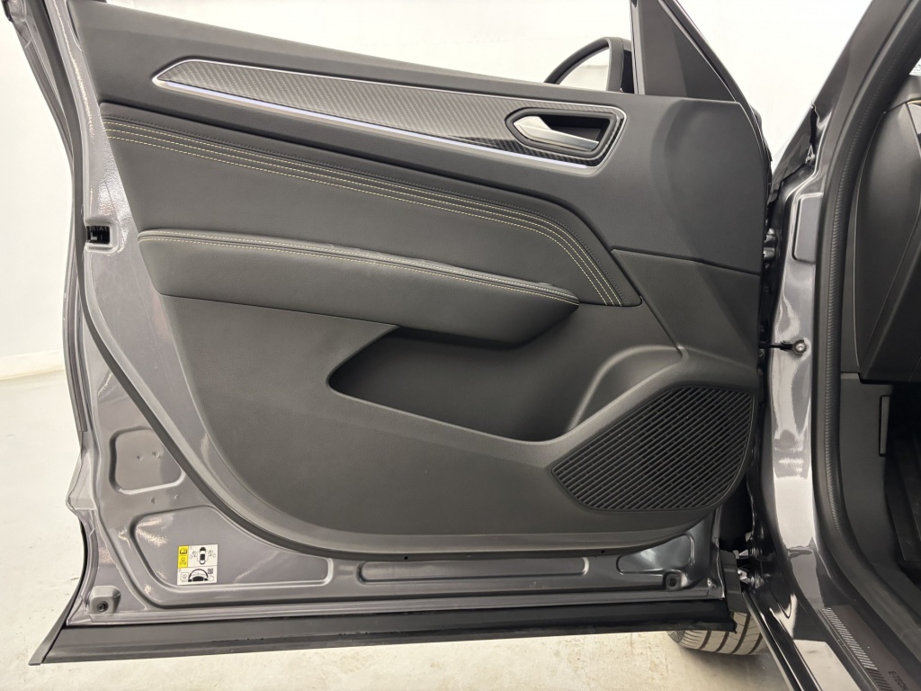 RENAULT Arkana Engineered E-Tech hybride 145 22 - ref: 6-2971x229695 - Photo 12