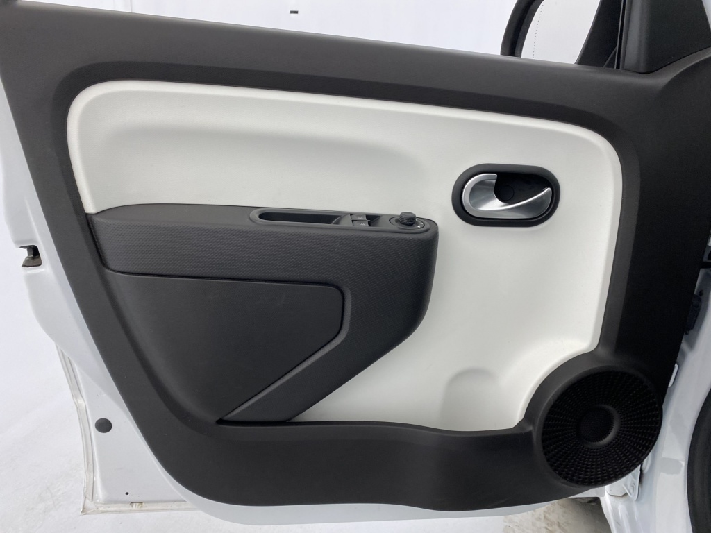 RENAULT Twingo Zen III Achat Integral 21 - ref: 6-2971x236374 - Photo 12