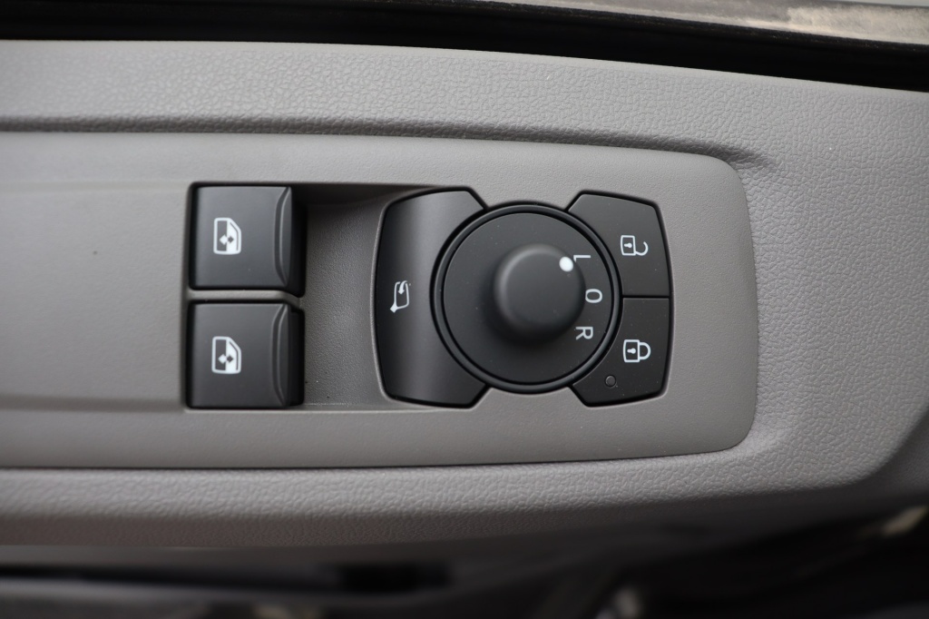 VOLKSWAGEN Transporter T7 LWB 3,1t 2.0 TDI DSG 170 hp - ref: 7-27117 - Photo 18