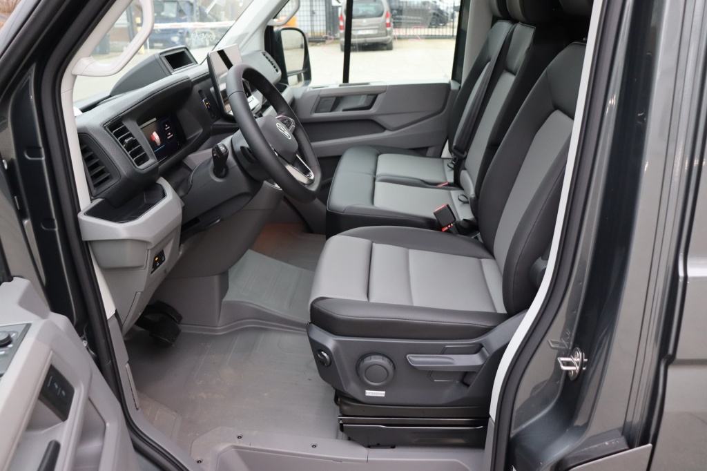 VOLKSWAGEN Crafter 35 Fourgon L4H3 4490 mm 2.0 TDI 177 hp AT8 - ref: 7-35566 - Photo 11