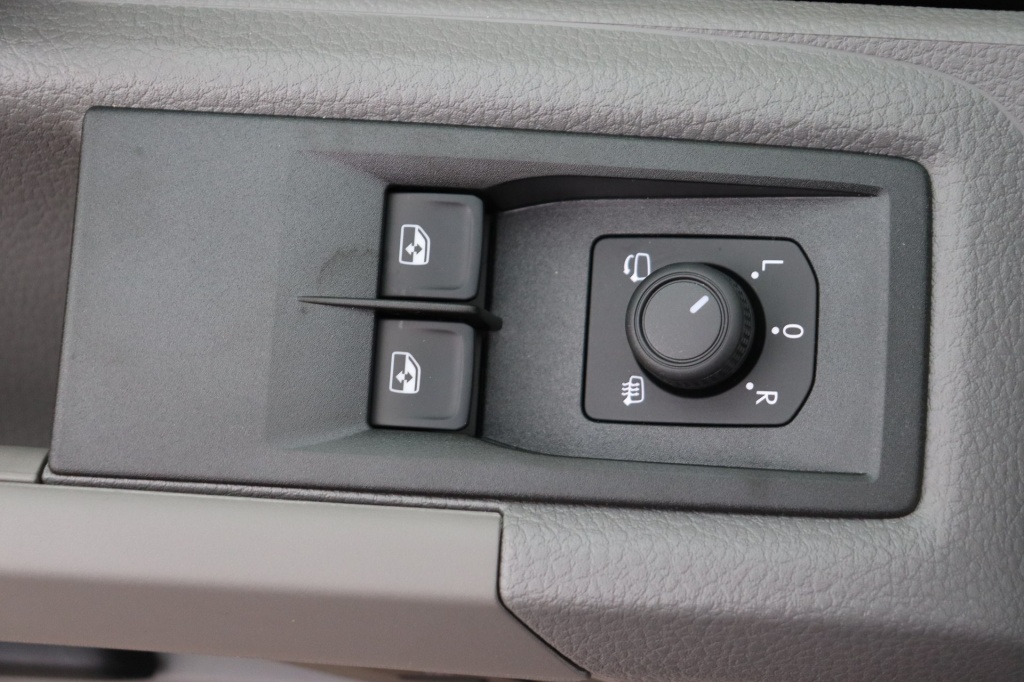 VOLKSWAGEN Crafter 35 Fourgon L4H3 4490 mm 2.0 TDI 177 hp AT8 - ref: 7-35569 - Photo 15