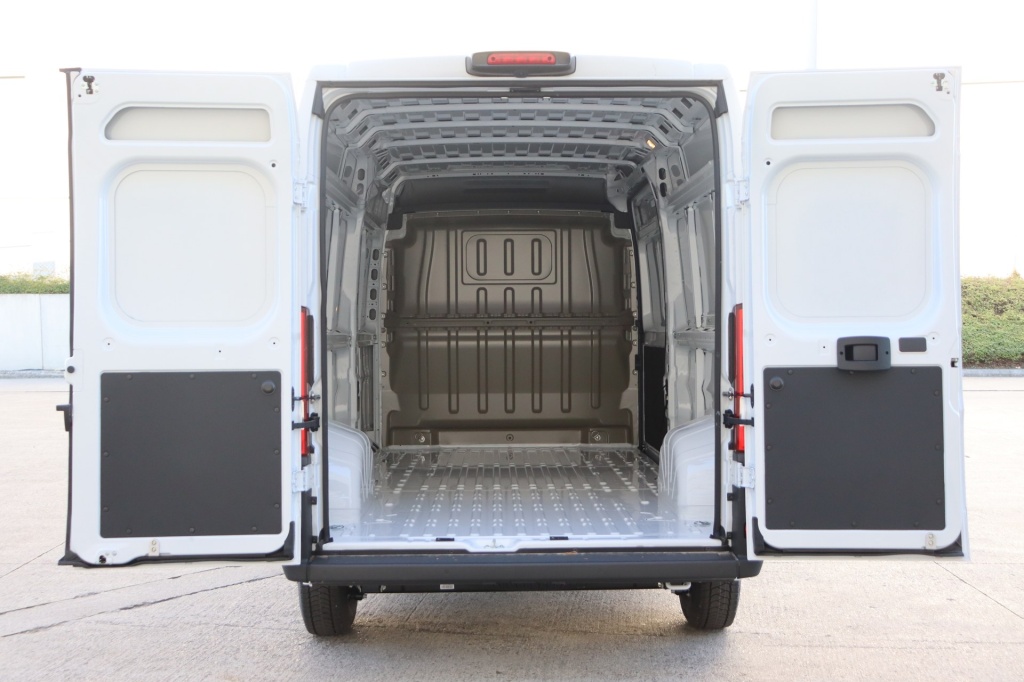 PEUGEOT Boxer 435 L3H2 2.2 BlueHDi 140 hp S&S Aut.8 - ref: 7-40580 - Photo 19