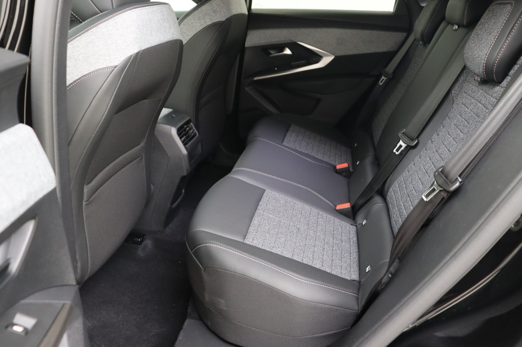 PEUGEOT 3008 Allure Hybrid 145 hp e-DSC6 - ref: 7-40756 - Photo 18