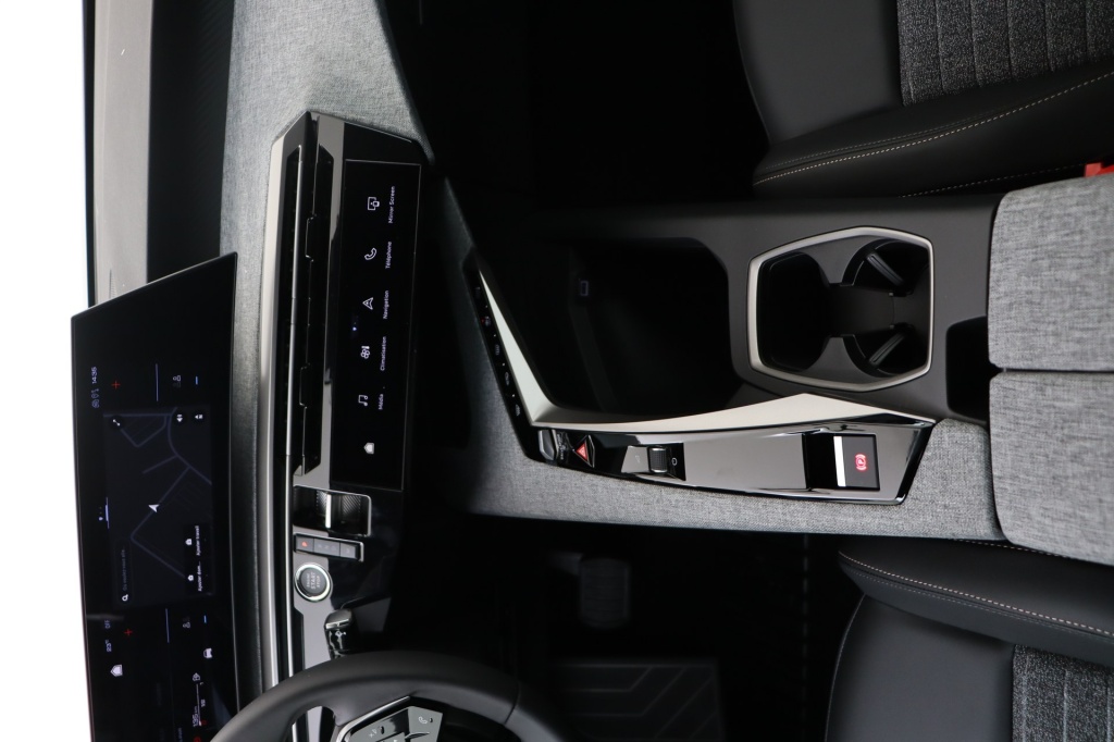 PEUGEOT 3008 Allure Hybrid 145 hp e-DSC6 - ref: 7-40764 - Photo 14