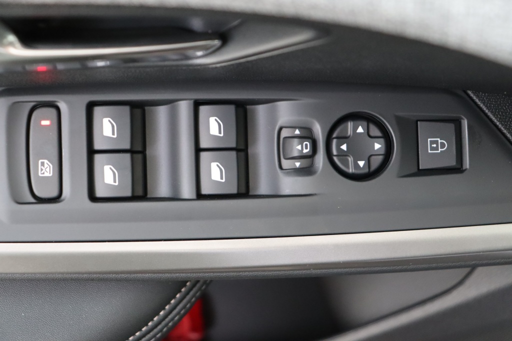 PEUGEOT 3008 Allure Hybrid 145 hp e-DSC6 - ref: 7-40764 - Photo 19