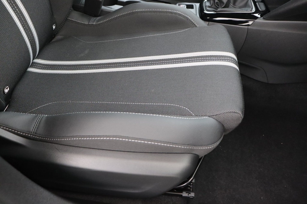 OPEL Corsa GS 1.2 Turbo 100 hp S/S MT6 - ref: 7-42391 - Photo 15