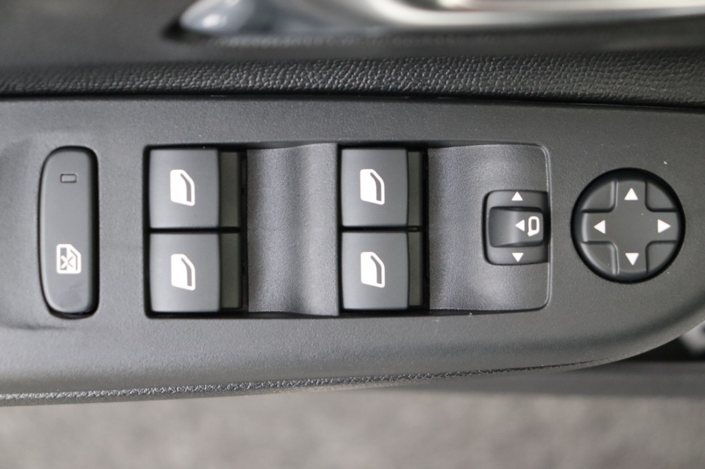 OPEL Corsa GS 1.2 Turbo 100 hp S/S MT6 - ref: 7-42395 - Photo 17