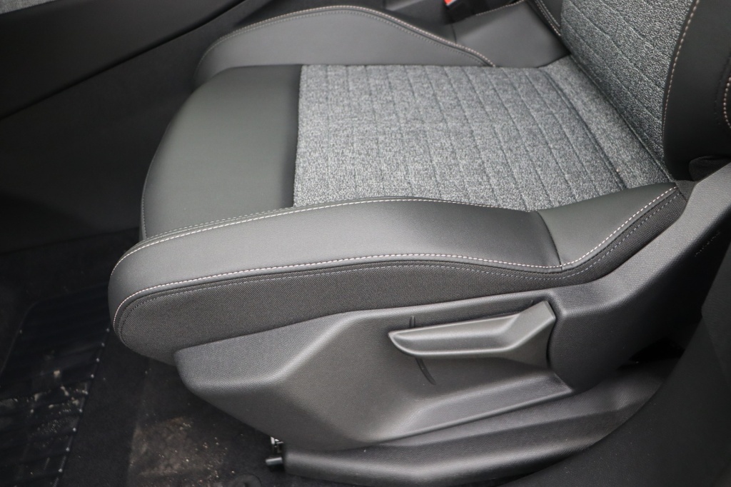 PEUGEOT 5008 Allure Hybrid 145 e-DCS6 - ref: 7-43409 - Photo 14