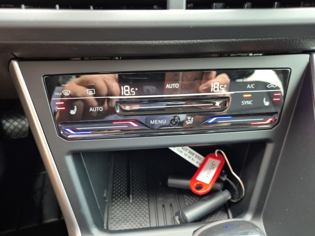 VOLKSWAGEN Taigo 1.0 TSI - ref: 7-43500 - Photo 19