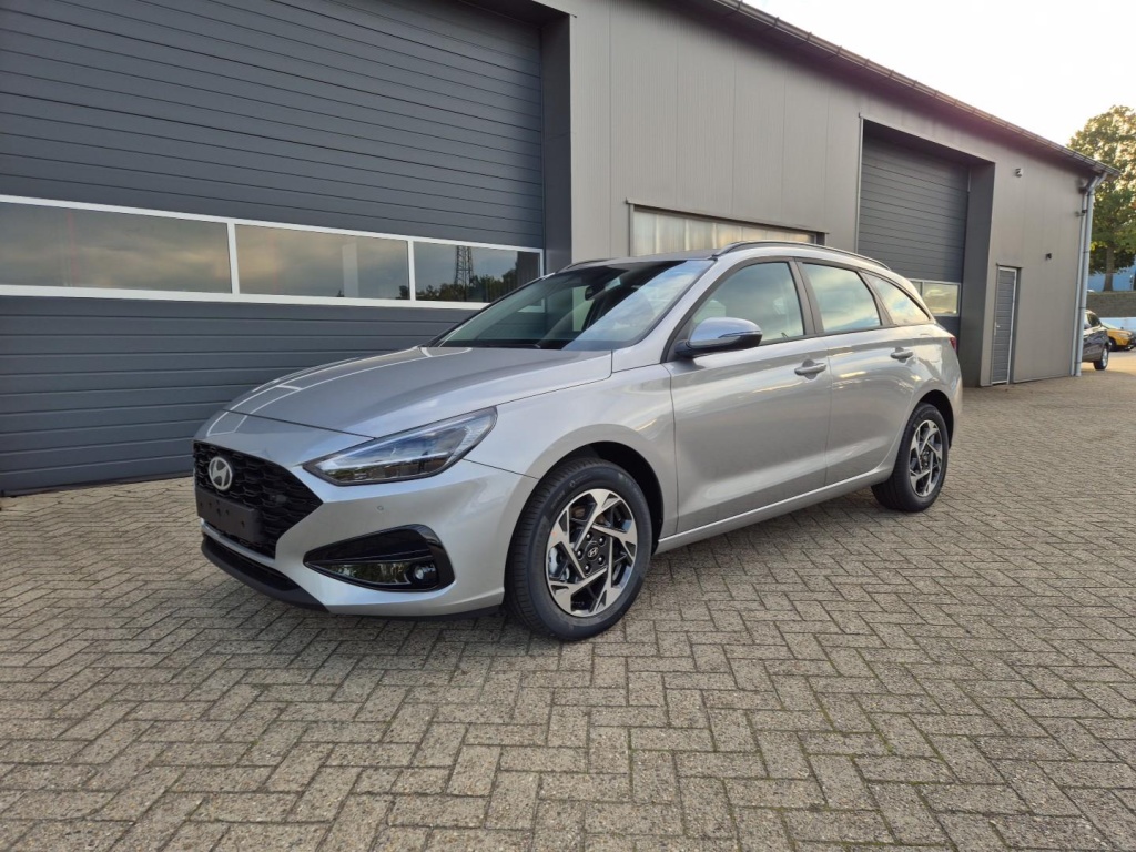 HYUNDAI i30 1.5 Gasoline 97hp - ref: 7-44215 - Photo 1