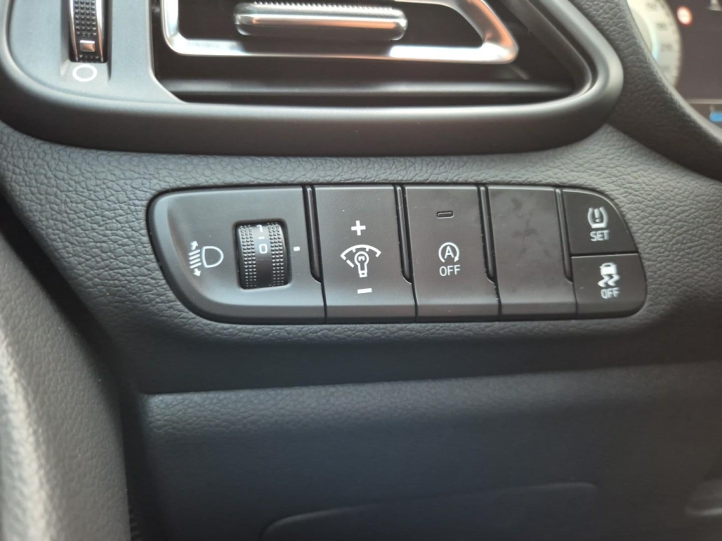 HYUNDAI i30 1.5 Gasoline 97hp - ref: 7-44215 - Photo 14