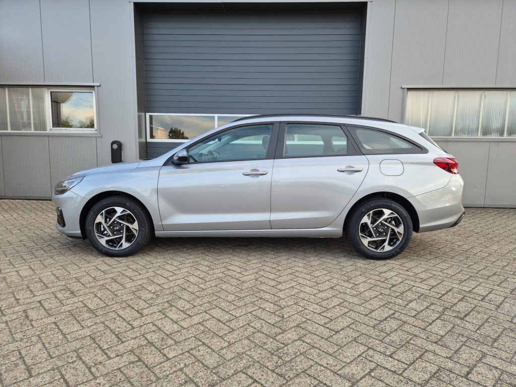 HYUNDAI i30 1.5 Gasoline 97hp - ref: 7-44215 - Photo 2