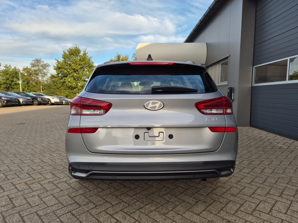 HYUNDAI i30 1.5 Gasoline 97hp - ref: 7-44215 - Photo 4
