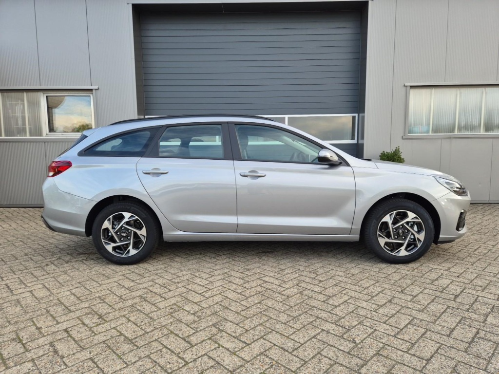 HYUNDAI i30 1.5 Gasoline 97hp - ref: 7-44215 - Photo 6
