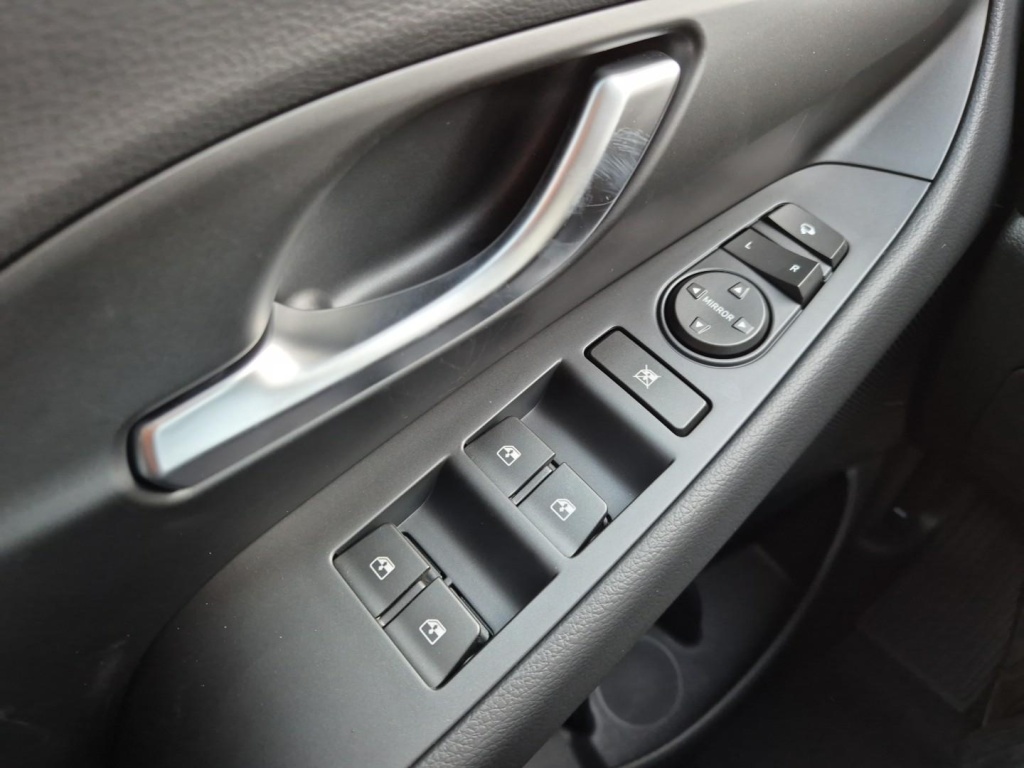 HYUNDAI i30 1.5 Gasoline 97hp - ref: 7-44223 - Photo 13